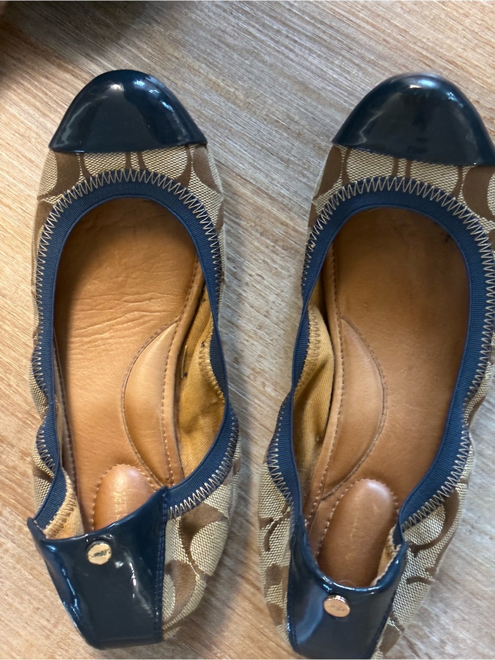 Coach Navy Patent Trim Tan Signature Logo Ballet Flats